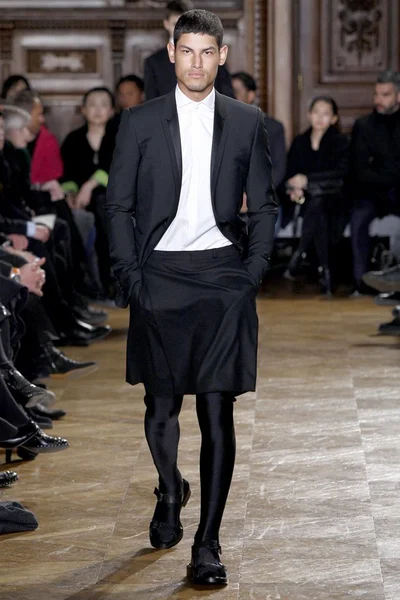 Look 26